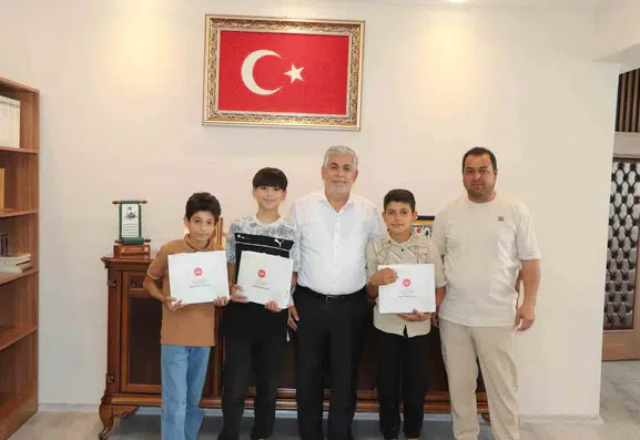 Dürüstlükleri takdir toplayan çocuklar Elazığ Müftülüğünde ağırlandı