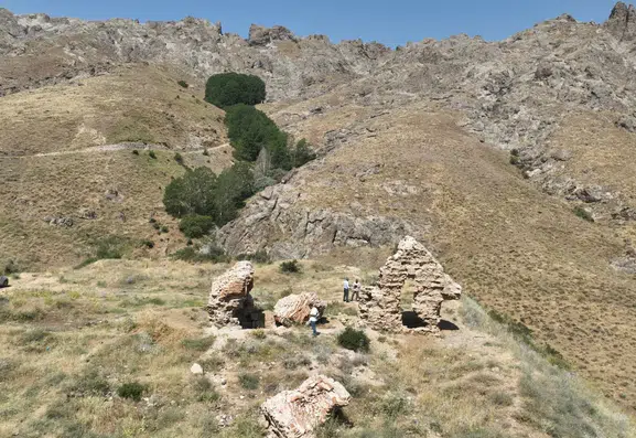 Van’daki tarihi yapılar definecilerin tahribatından kurtarılıyor