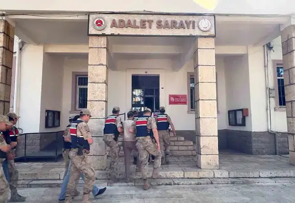 Yatırım vaadiyle milyonlarca lira toplayan siber çete çökertildi