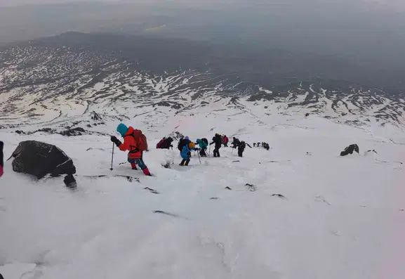 Ağrı Dağı zirvesinde doğayı koruma çağrısı yankılandı