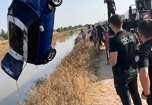 Şanlıurfa Arıcan mahallesinde dereye uçan otomobilin sürücüsü her yerde aranıyor