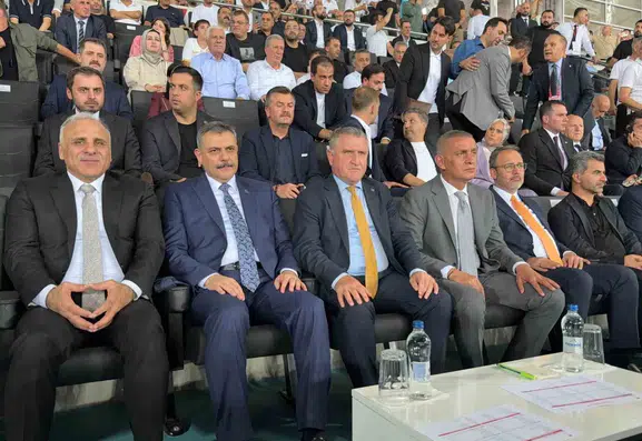 Amedspor ve Erzurumspor karşılaşmasına devletin zirvesinden yoğun ilgi gösterildi