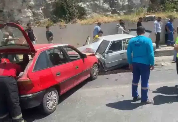 Birecik Tüneli çıkışında iki otomobil çarpıştı