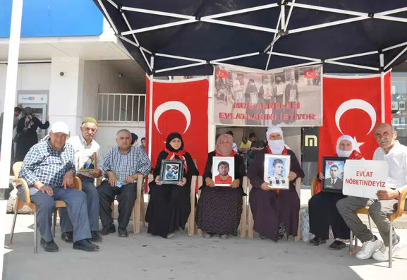 Muşta ailelerden çocuklarına yasa sonrası eve dönün çağrısı