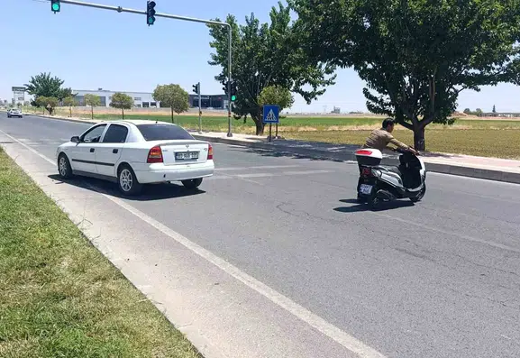 Şanlıurfa yolunda otomobil ile motosikletin karıştığı kazada bir kişi yaralandı