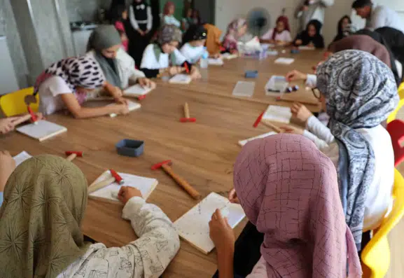 Elazığlı çocuklar geleneksel filografi sanatı ile yaratıcılıklarını keşfediyor
