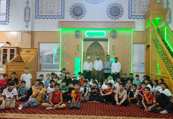 Vanlı gençler sabah namazında bir araya geldi