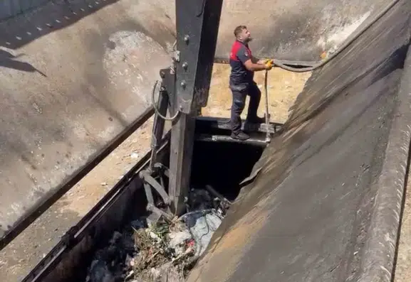 Karakoçan Belediyesi'nin dorsesi alevlere teslim oldu