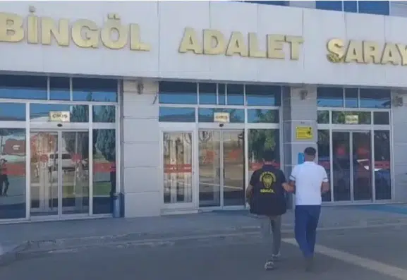 Bingöl emniyeti aranan hırsızlık şüphelisini yakalayarak cezaevine gönderdi