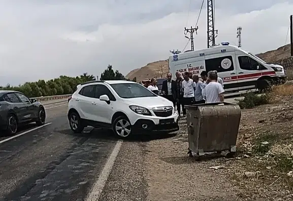 Van-Bitlis karayolunda iki araç çarpıştı, bir kişi yaralandı