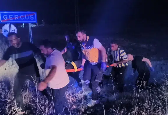 Gercüş’te pikap tarlaya devrildi, 2 kişi yaralandı