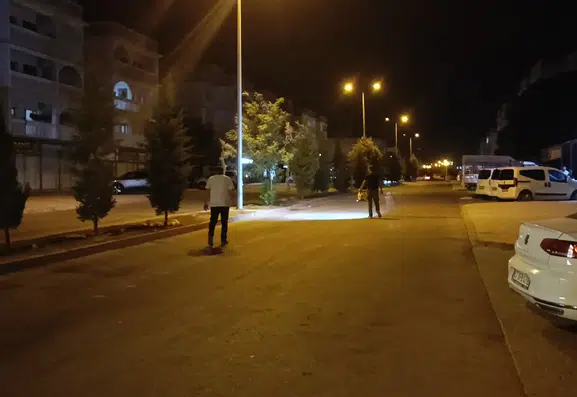 Maskeli iki şüpheli Nusaybin'de iş yerine ateş açtı