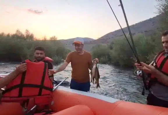 Murat Nehri adasında mahsur kalan iki balıkçı kurtarıldı
