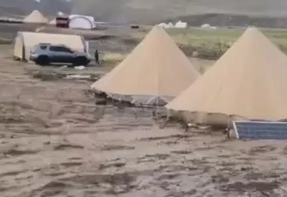 Tunceli Elmalı Yaylası'nda şiddetli yağış üreticileri zor durumda bıraktı