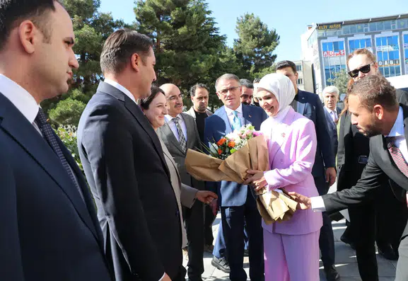 Bakan Göktaş Van temaslarında sosyal destek vurgusu yaptı