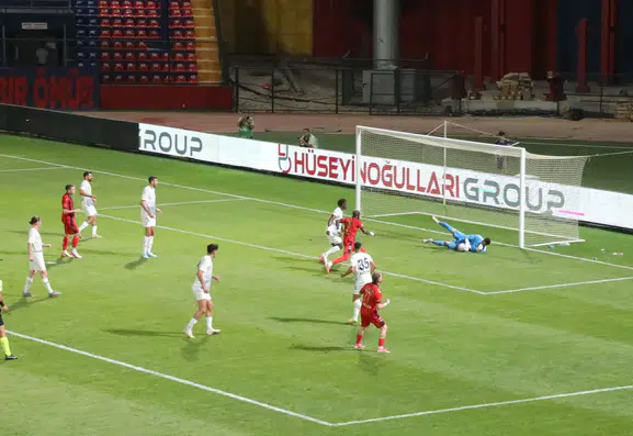 Van Spor son dakikada beraberliği kurtardı