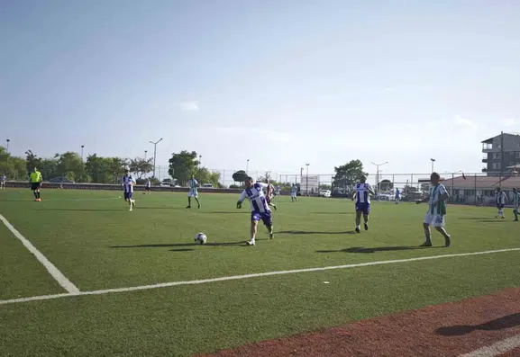Ahlat sahalarında 40 yaş üstü futbolcular kıyasıya mücadele ediyor