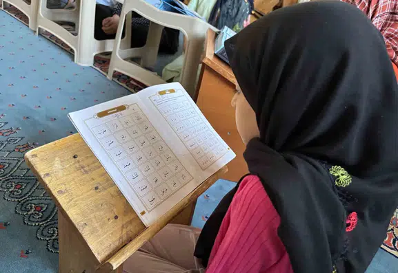 Bingöl Solhan'da yaz kurslarına katılan minikler hem dini eğitim alıyor hem eğleniyor