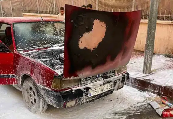 Siirt Yeni Mahallede otomobil yangını paniğe neden oldu?