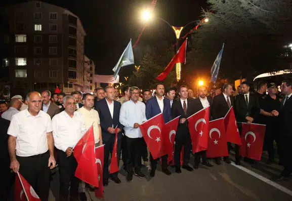 Ahlat'ta Malazgirt Zaferi'nin 955. yılı için meşaleli yürüyüş