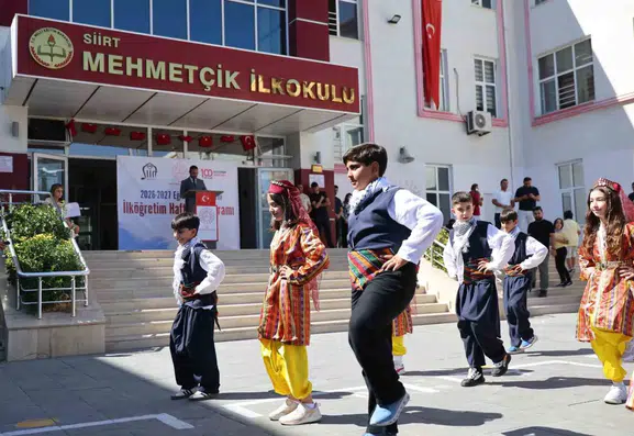 Siirt genelinde yeni eğitim dönemi coşkuyla başladı