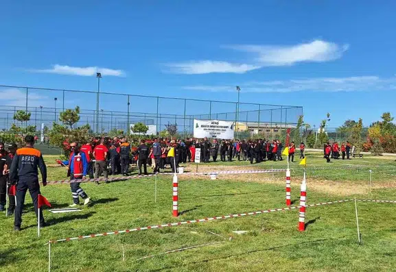 ELBAK Van'daki büyük arama kurtarma kampında yerini aldı