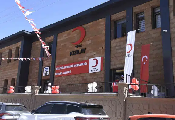 Bitlis’te ihtiyaç sahiplerine sıcak yemek sunacak aşevi kapılarını açtı