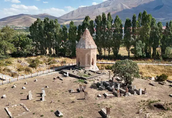 Gevaş'taki tarihi Selçuklu mirası titizlikle restore ediliyor