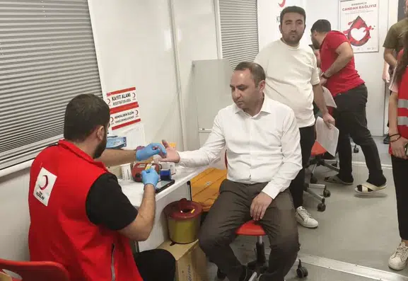 Kızılay’a kan bağışında bulunan Kaymakam Partal’dan tüm vatandaşlara çağrı
