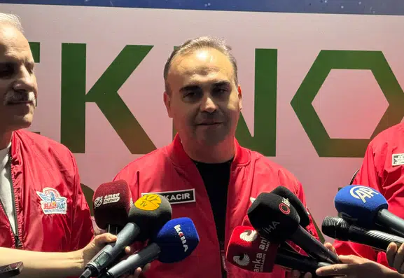 Bakan Kacır Diyarbakır'da TEKNOFEST heyecanını gençlerle paylaştı