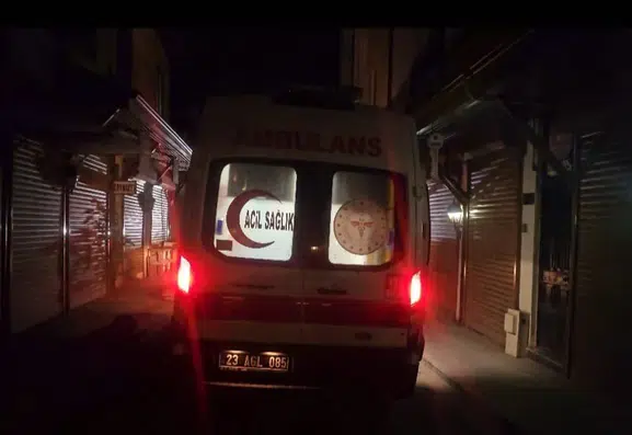 Elazığ Sarayatik Mahallesi'nde bıçaklı kavga sonucu iki kişi yaralandı