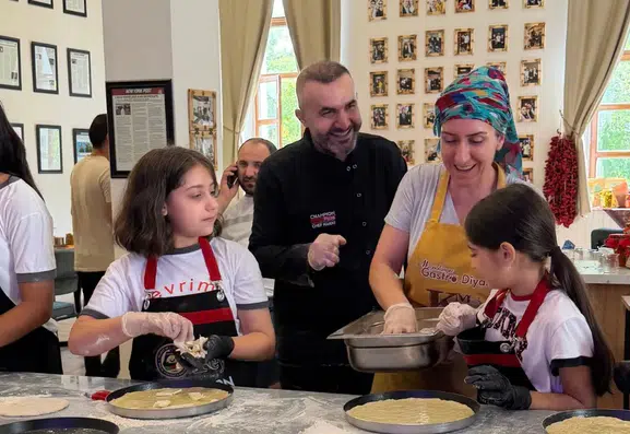 Hakkı Akdeniz, Diyarbakır’da ücretsiz pizza okulu açtı