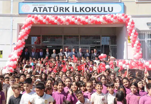 Bingöl'de yeni eğitim yılı coşkulu bir törenle başladı