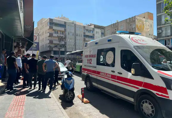 Batman'da park halindeki araç kazaya davetiye çıkardı