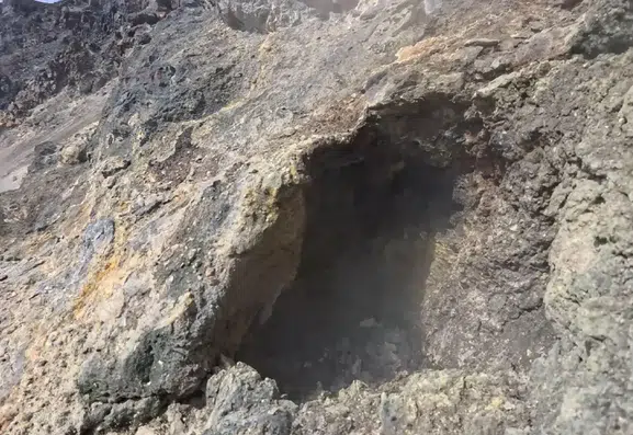 Tendürek Dağı'nın kraterine indiler: Adeta cehennem çukuru gibi