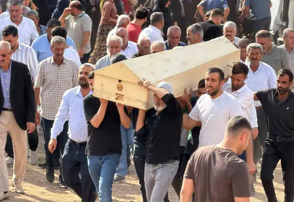 Mardin'de tarlada ölü bulunan 13 yaşındaki çocuğun cenazesi toprağa verildi