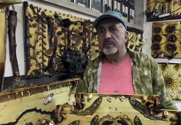 Vanlı Sami Demir atık malzemelerden sanat eserleri üretiyor