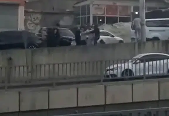 Diyarbakırda üç kişinin hayatını kaybettiği silahlı kavga anı görüntülendi