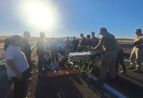 Diyarbakır Silvan yolunda otomobil takla attı aynı aileden 5 kişi yaralandı