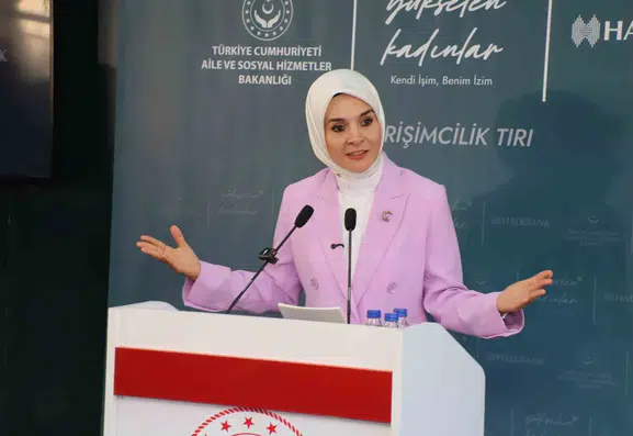 Bakan Göktaş Hakkari'de kadın girişimcileri desteklemek için sahaya indi