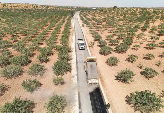 Birecik ilçesinde 40 kilometrelik grup yolu yenileniyor