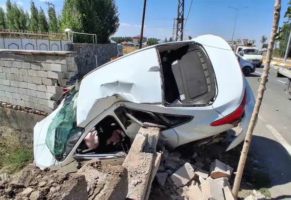 Patnos ilçesinde meydana gelen trafik kazasında dört kişi yaralandı