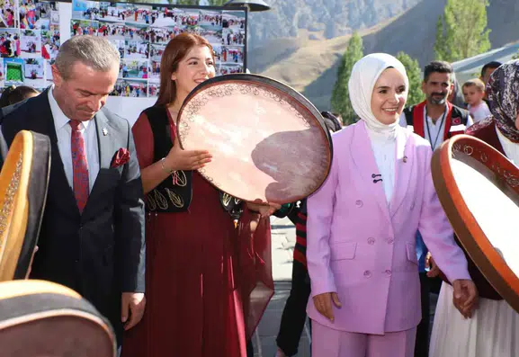 Bakan Göktaş Hakkari'de Aile Yılı Şenliği'ne katıldı