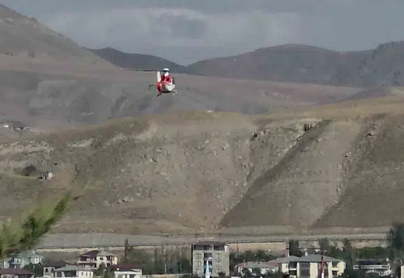 Ercişli minik bebek için ambulans helikopter havalandı