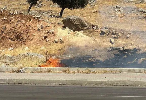 Şırnak çevre yolunda çıkan otluk yangını ekiplerce söndürüldü