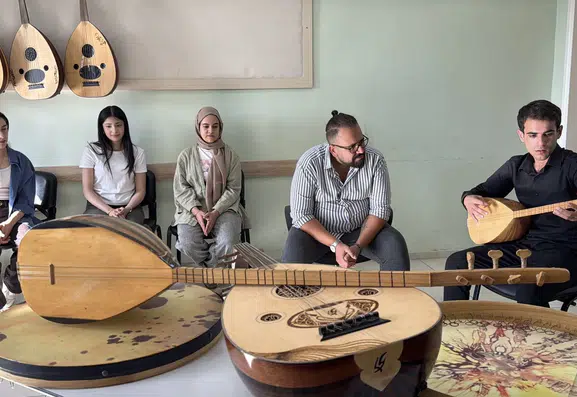 Midyatlı öğrencilerin müzik hayalleri Semih öğretmenin ücretsiz dersleriyle gerçeğe dönüştü