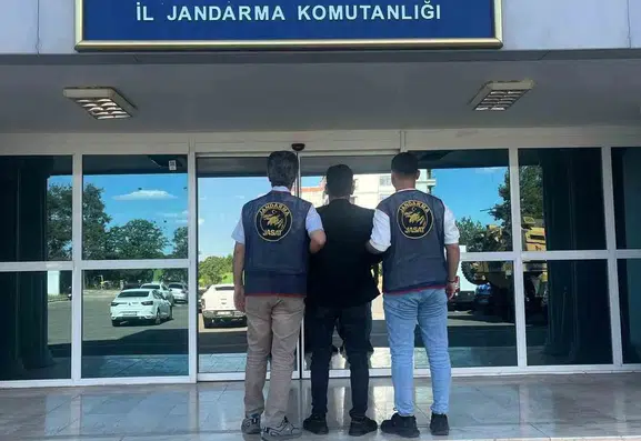Karaköprü'de aranan hırsızlık hükümlüsü jandarma operasyonuyla yakalandı