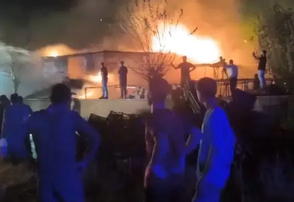 Kozluk ilçesindeki depoda çıkan yangın ürünlere zarar verdi