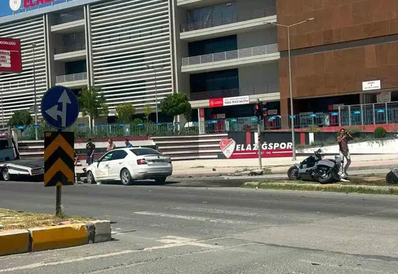 Elazığ Sürsürü Mahallesi'nde otomobil ve motosiklet kazası sonucu üç kişi yaralandı