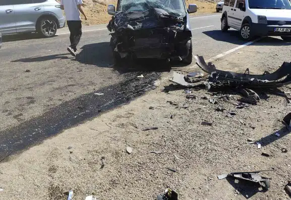 Siirt Eruh yolunda iki aracın karıştığı kazada dört kişi yaralandı
